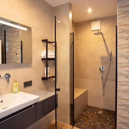 Apartment Neue Hochwertige 90m² *